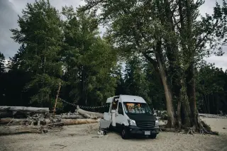 Mobiler oder fester Camper-Ausbau: Welche Lösung passt zu deinem Alltag?