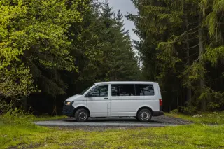 Schlafsitzbank im VW T6 nachrüsten: Sitzplätze, Bettmaß und Zulassung