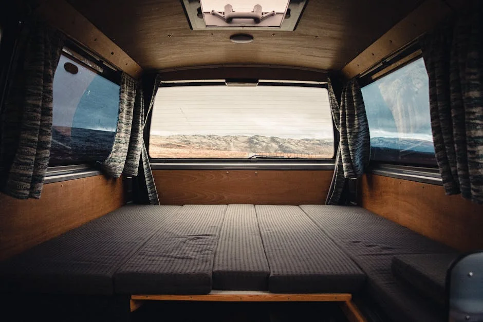 Innenausbau eines VW T6 Campers – individuelle Küche und Möbel